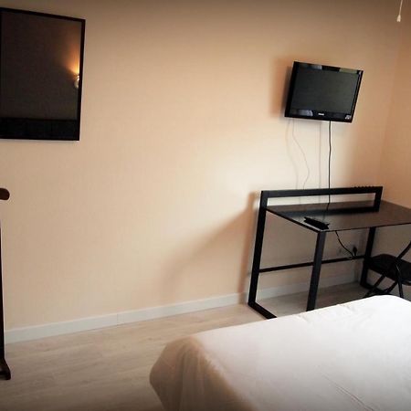 Hotel Le Rohu Séné Екстериор снимка