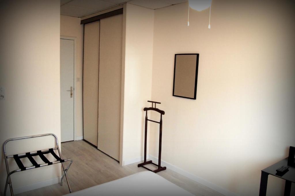 Hotel Le Rohu Séné Екстериор снимка
