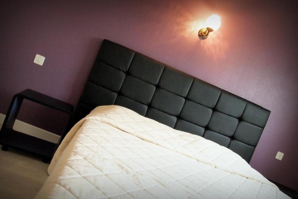 Hotel Le Rohu Séné Стая снимка