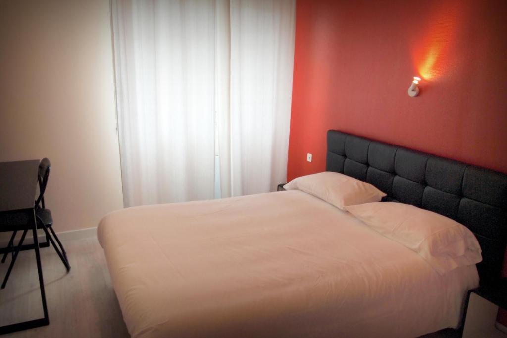Hotel Le Rohu Séné Екстериор снимка