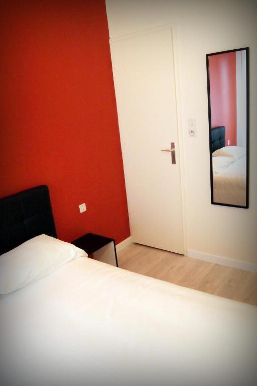 Hotel Le Rohu Séné Екстериор снимка