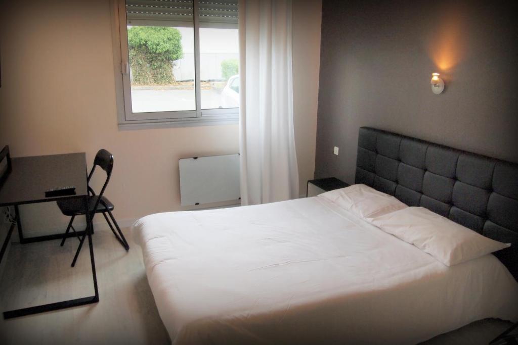 Hotel Le Rohu Séné Екстериор снимка