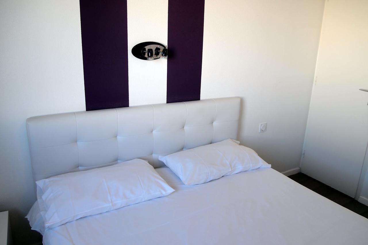 Hotel Le Rohu Séné Екстериор снимка