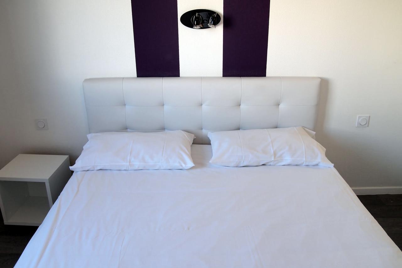 Hotel Le Rohu Séné Екстериор снимка