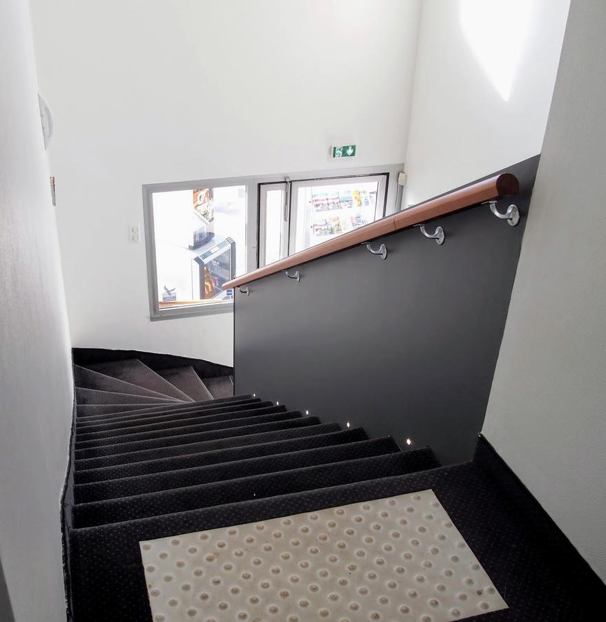 Hotel Le Rohu Séné Екстериор снимка