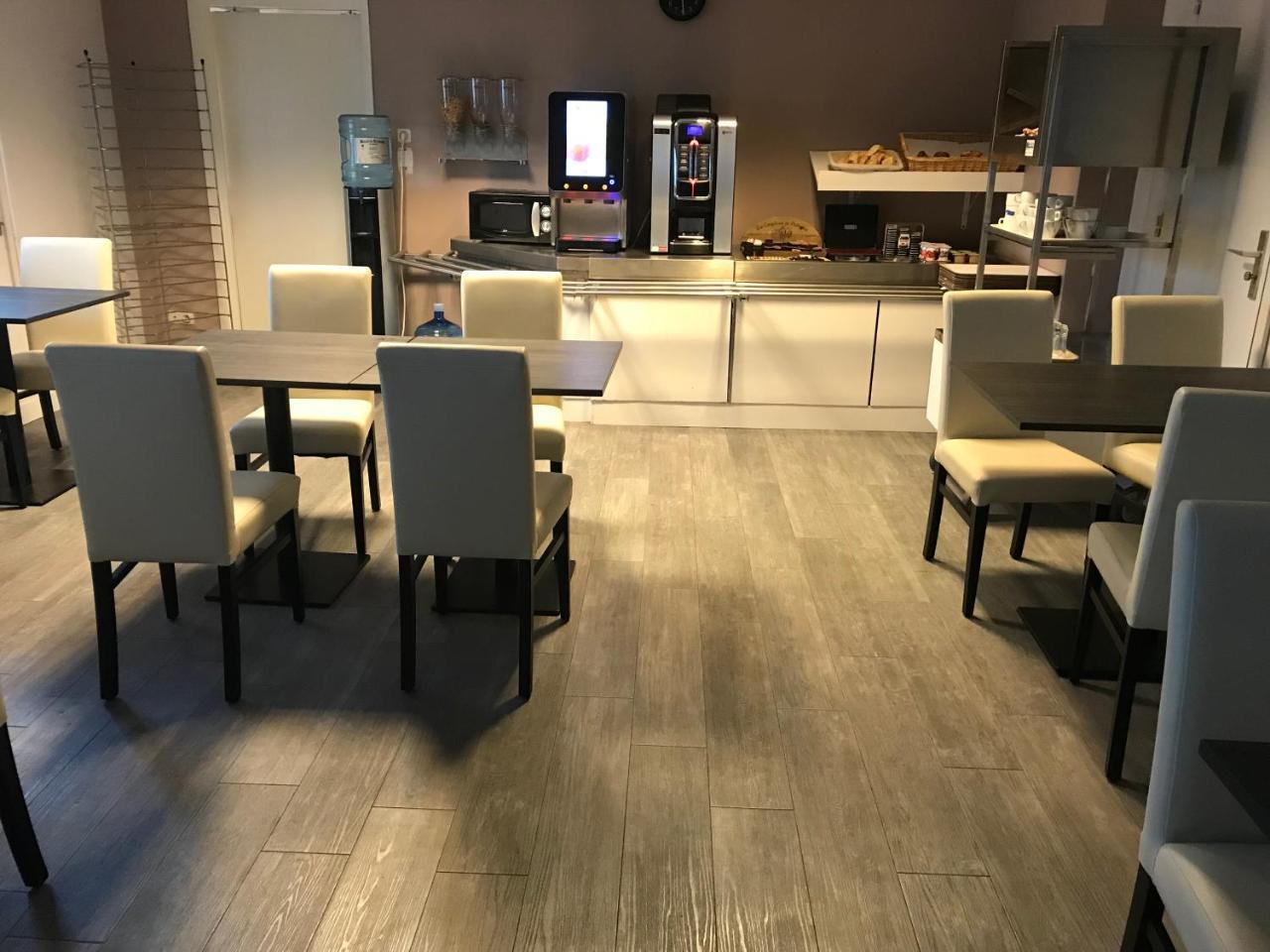 Hotel Le Rohu Séné Екстериор снимка